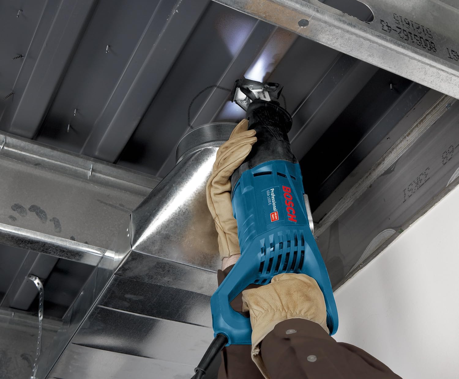 Bosch Professional - Scie alternative série GSA 1100 E - 1100W, poignée ergonomique, éclairage LED - GSA 1100 E
