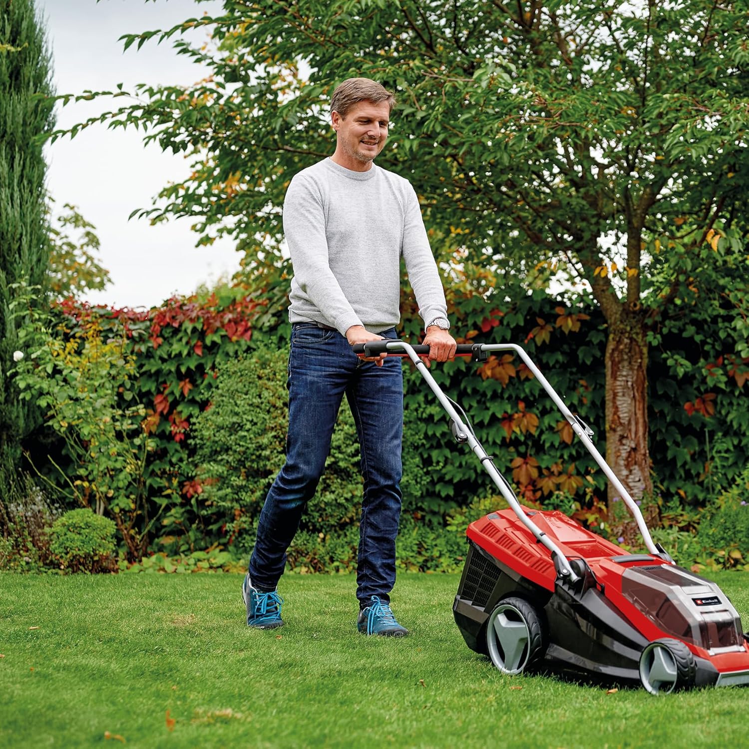 Einhell Tondeuse à gazon sans fil GE-CM 36/36 Li Kit Power X-Change (36V, largeur 36 cm, 400 m² max., sans charbon, bac collecteur 40 L, hauteur de coupe 25-75mm, avec 2 batteries 4,0Ah + 2 chargeurs)