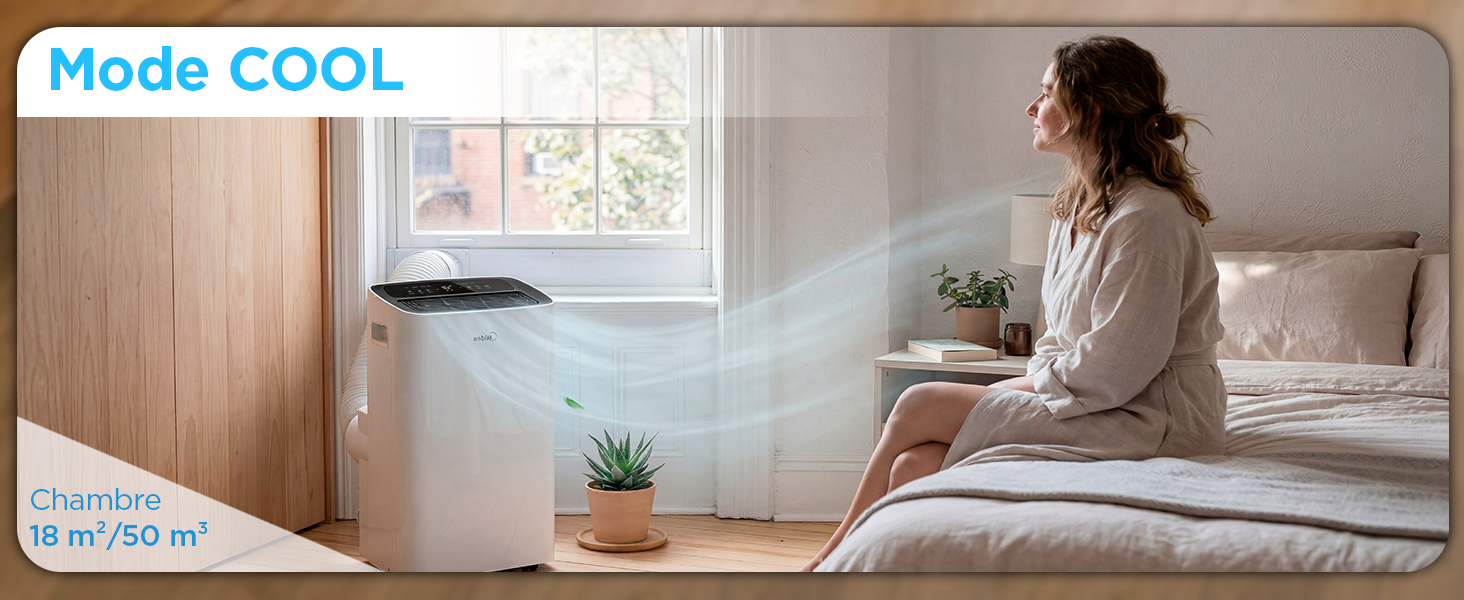 Le texte indique « Mode COOL ». Une femme assise sur son lit près d'une fenêtre montre la circulation de l'air ; elle semble montrer un produit de refroidissement ou de ventilation dans la chambre à coucher.