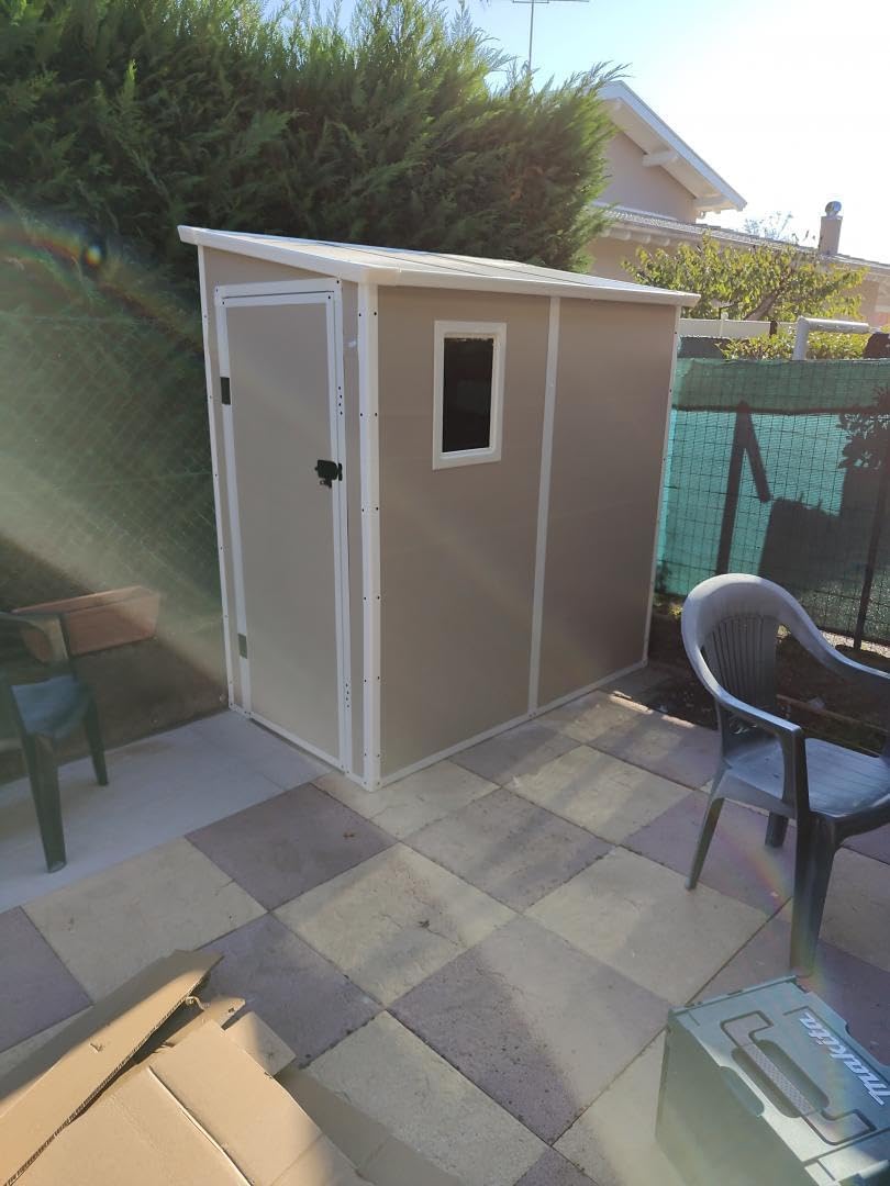 Jôbu Abri de Jardin Adossé en Résine Beige 2,09m² | Rangement Extérieur avec Fenêtre et Aération | Kit de Fondation Inclus | Structure Acier Galvanisé