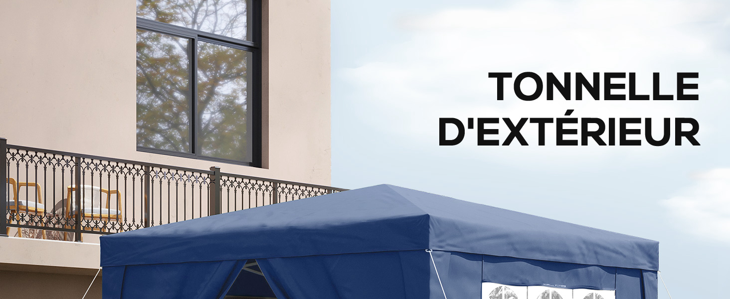 bleue avec cadre métallique, partiellement visible sur la façade d'un bâtiment avec balcon. Texte « TONNELLE D'EXTÉRIEUR » (kiosque extérieur) affiché.