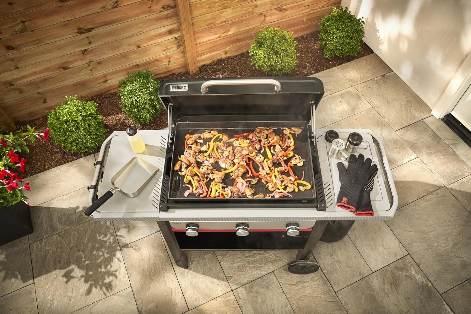 Weber - Plancha Premium - 71 cm - 3 brûleurs, surface émaillée, chaleur homogène, GPD71