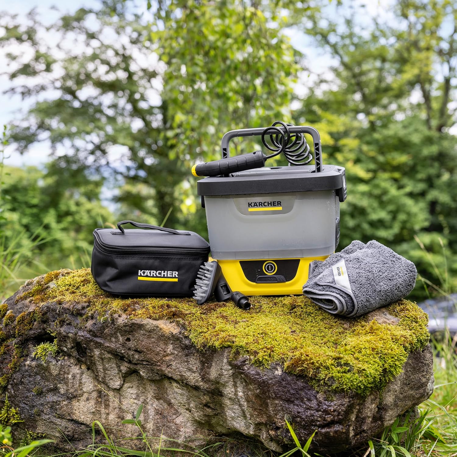 Kärcher Mobile Outdoor Cleaner OC 4 + Pet Kit, débit : 2 l/Min, Poids : 3,1 kg, réservoir d'eau : 8 l, Batterie Lithium-ION, Tuyau spiralé, Filtre pour Appareil, buse à Jet Conique/Plat