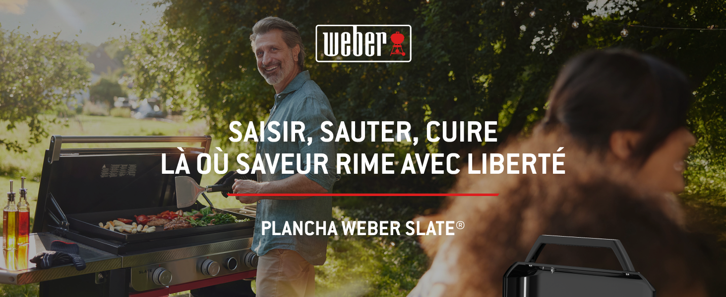 Le texte se lit comme suit : « WEBER », « SAISIR, SAUTER, CUIRE », « LÀ OÙ SAVEUR RIME AVEC LIBERTÉ », « PLANCHA WEBER SLATE ». Images marketing montrant la cuisson en plein air sur une surface plane.