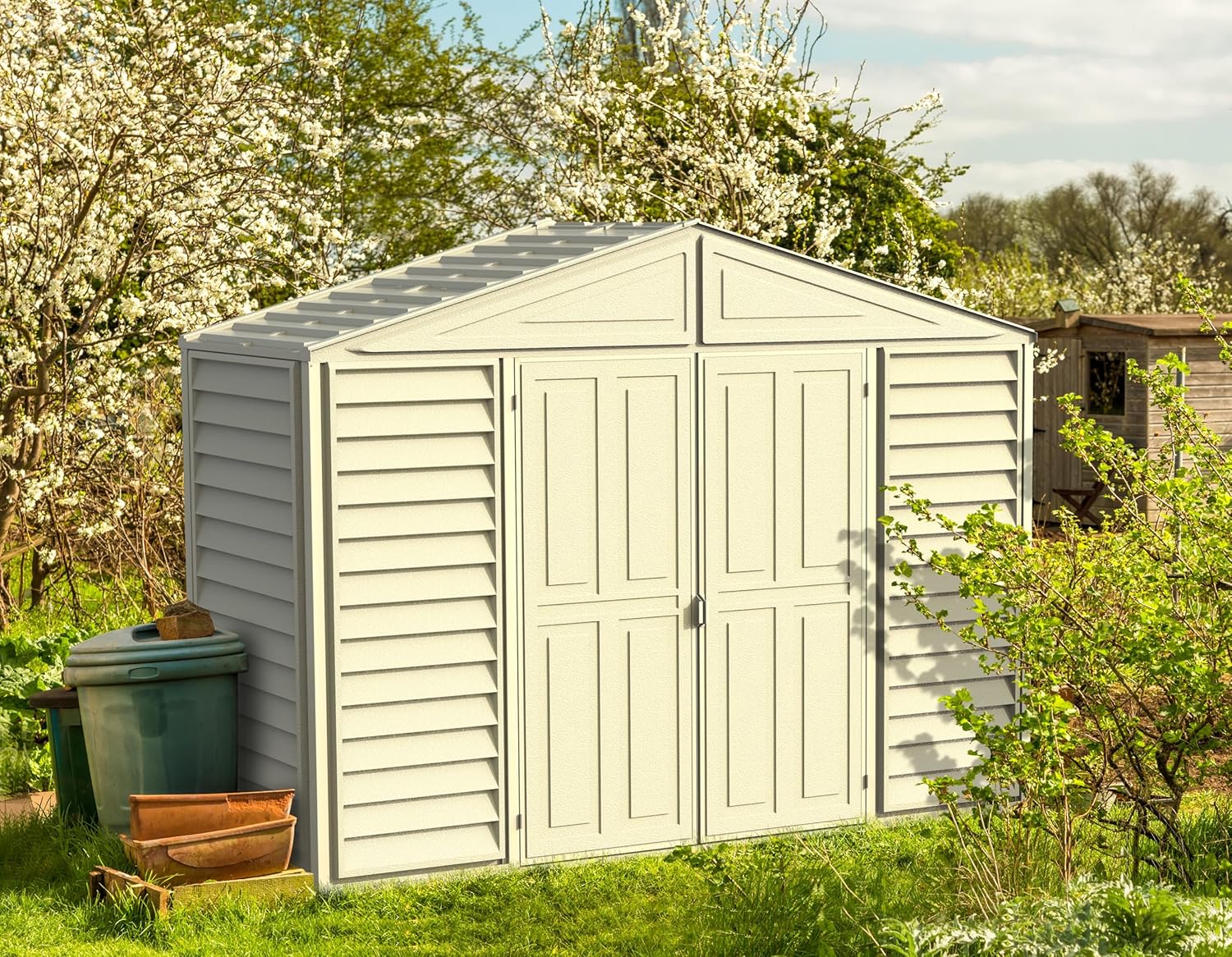 Duramax SidePro 10 x 3 (2.6 m²) Abri de jardin en plastique avec kit de fondation en métal, structure de toit en métal robuste, abri en vinyle sans entretien - Ivoire