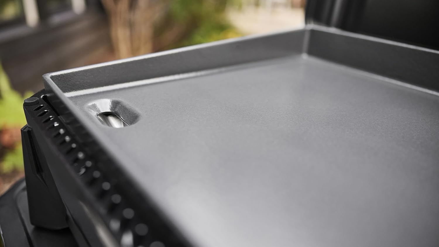 Weber - SLATE GP - 56x41 cm - plancha 2 brûleurs, surface émaillée, ajustable, jusqu'à 260°C, noir