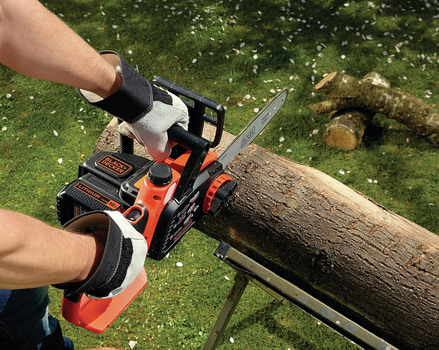 BLACK+DECKER - GKC3630L - 30 cm - 36V, batterie 2,5Ah, auto-lubrification GKC3630L25-QW