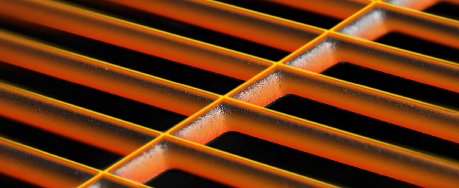 Motif à rayures diagonales en gros plan dans les tons orange et noir, montrant ce qui semble être un élément de design linéaire répétitif.