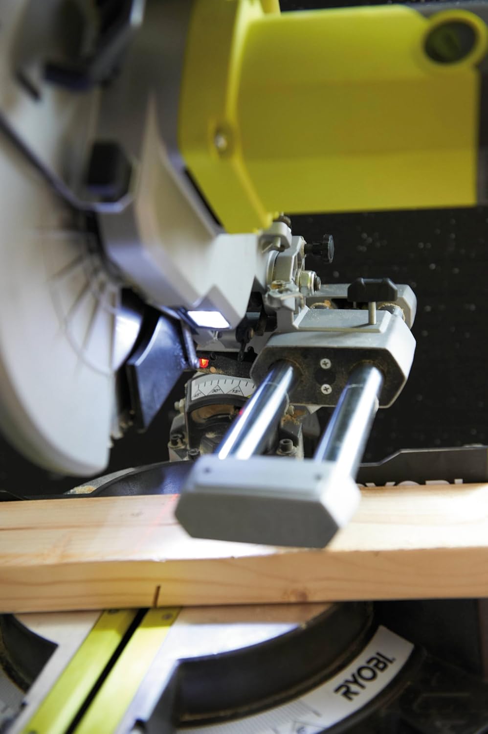 RYOBI - Scie à Onglets 2000W EMS254L – Lame Ø254mm 48 dents, Laser, Guide Équerre, Coupes Précises Bois et PVC, Table aluminium surfacée et Réglages Multiples