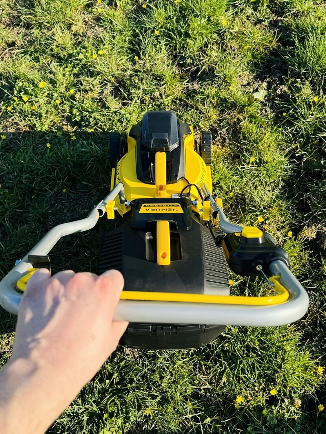 Nemura - Tondeuse Brushless 32cm, 3 hauteurs, bac 30L, 40V, batterie 4Ah