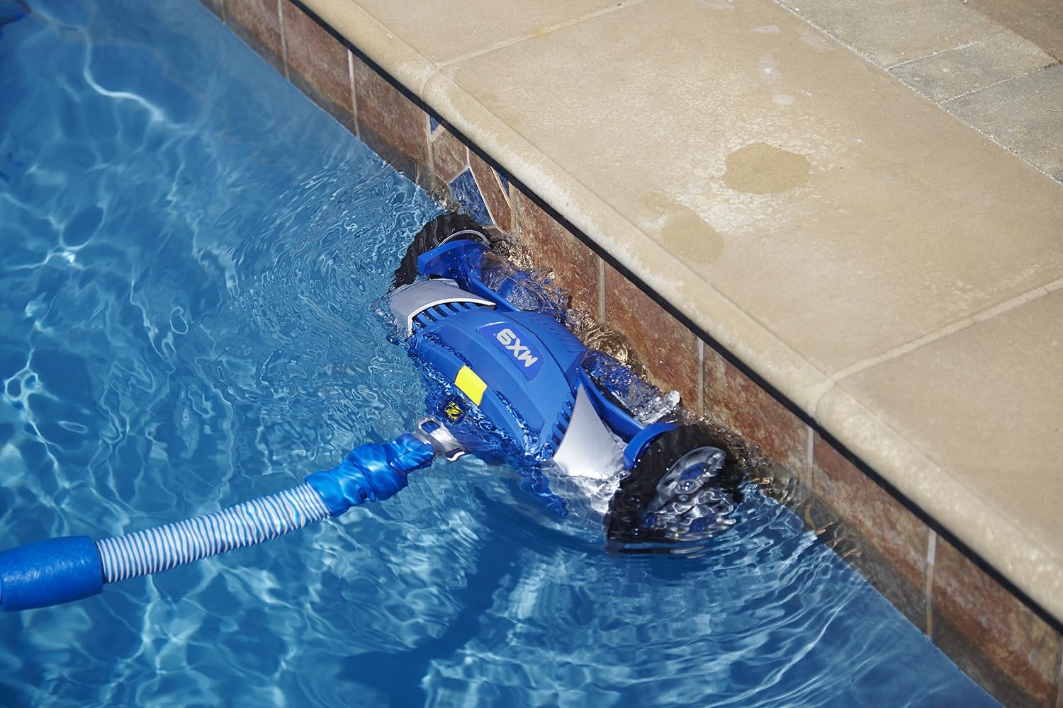 Zodiac MX9 WS000033 - Nettoyeur Automatique pour piscines jusqu'à 12x6 m. Piscines enterrées ou Hors Sol à parois rigides. Brossage cyclonique. Système de Traction par Courroies. Nettoie Fond, parois