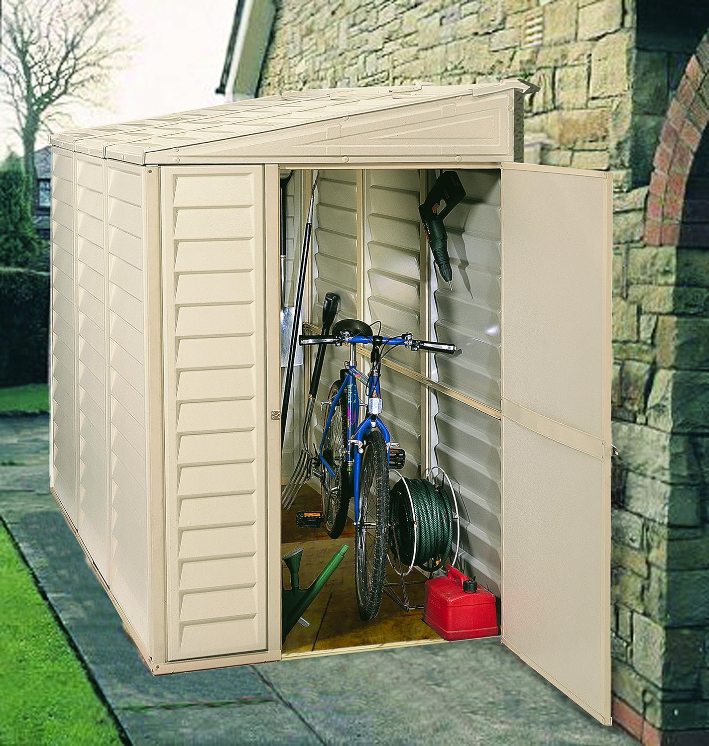 Duramax SideMate 4 x 8 (2.91 m²) abri de jardin en plastique avec kit de fondation en métal, porte réversible, structure de toit en métal robuste, abri en vinyle sans entretien - Ivoire