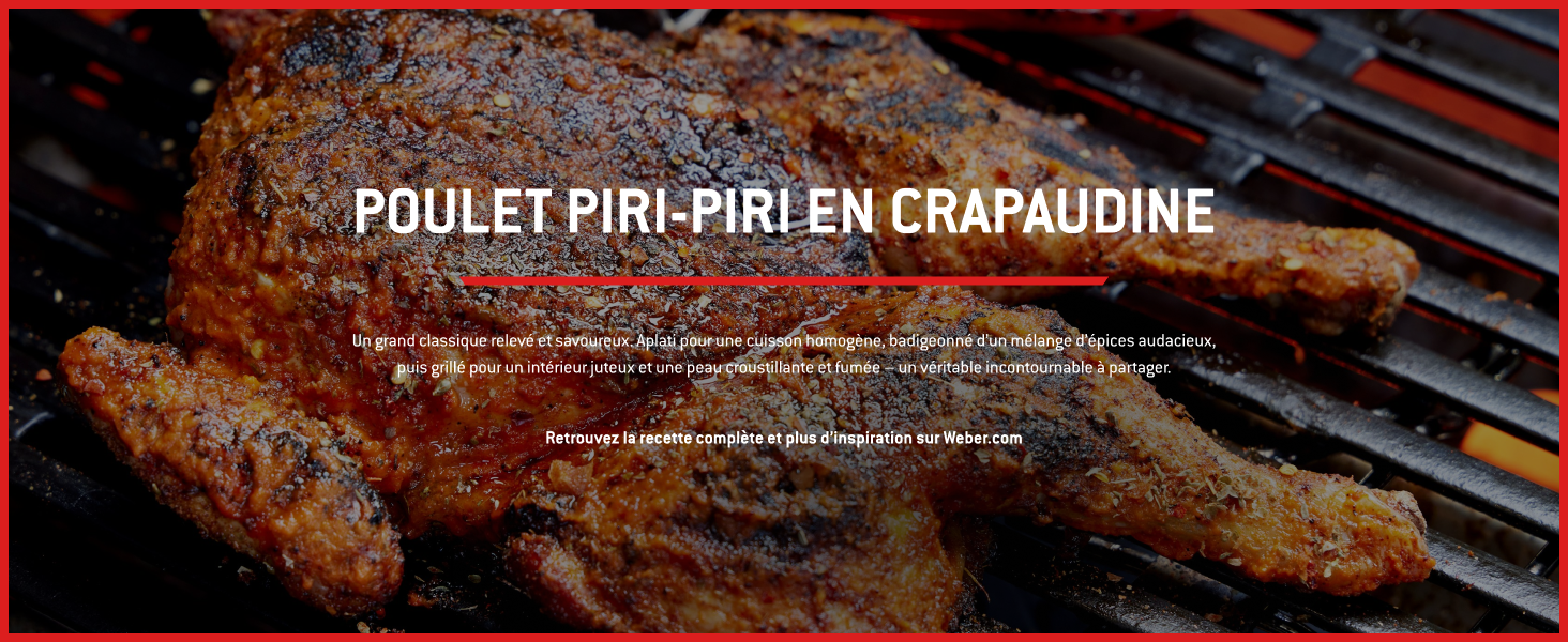 Le texte indique « POULET PAR-PAI EN CHAMPAGNE ». Gros plan de ce qui semble être de la viande cuite dont la surface est dorée et croustillante.
