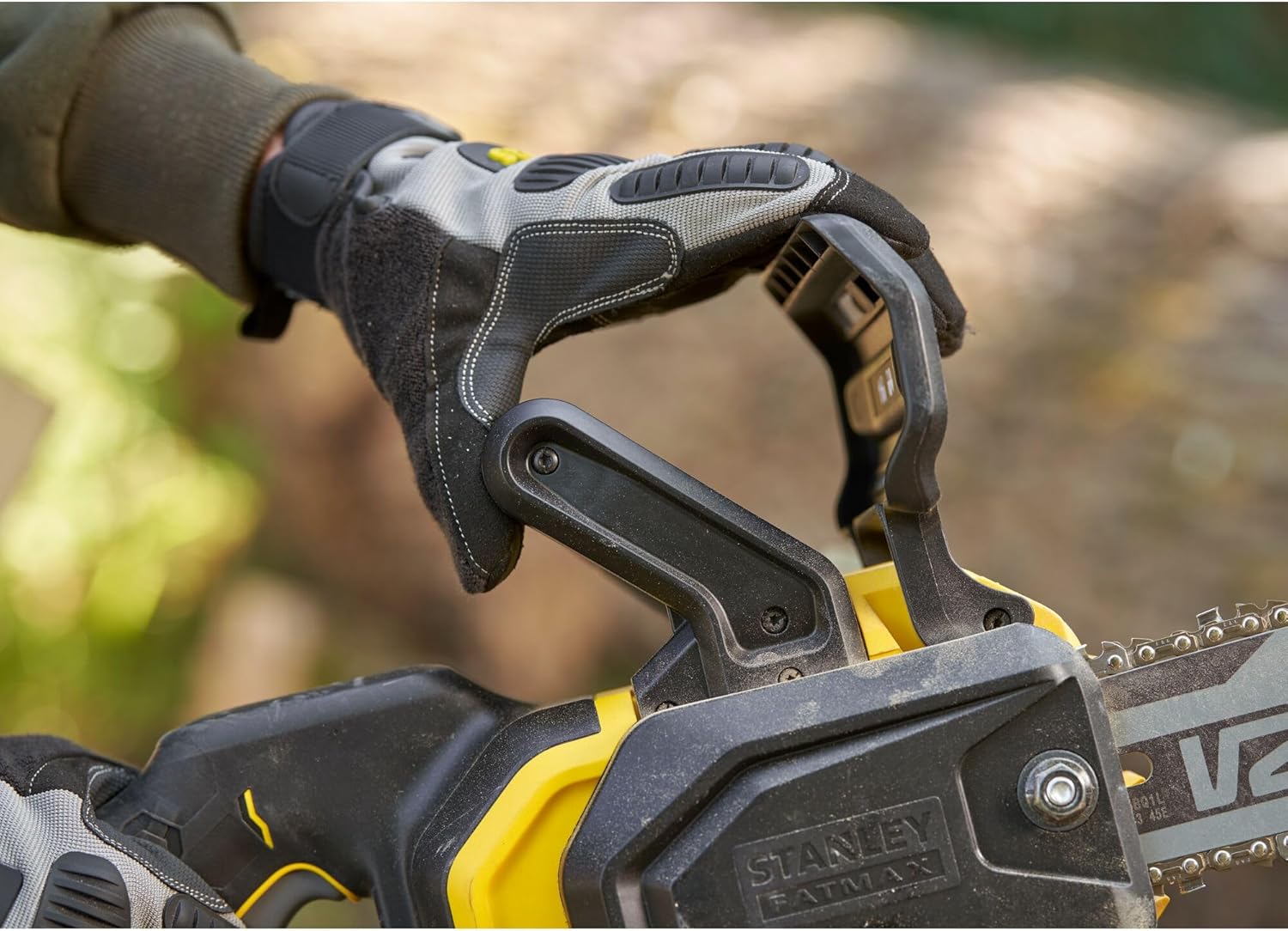 Stanley - Fatmax V20 - 30 cm tronçonneuse sans balais, 18V, 4Ah, SFMCCS730M1-QW