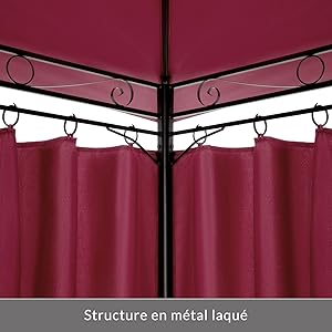 un rideau rouge avec une armature en métal