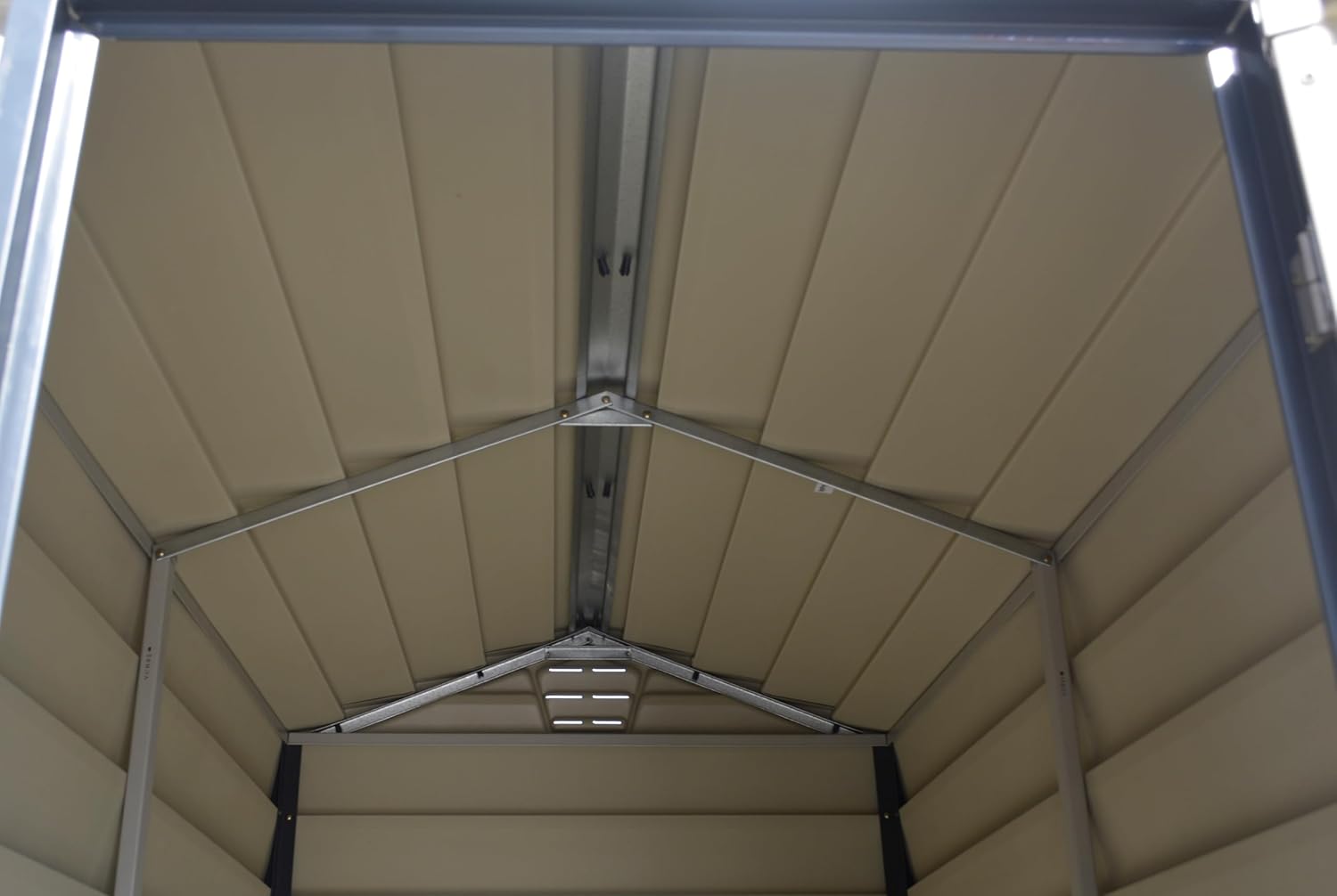 Duramax EverMore 4 x 6 (1.99 m²) Abri de jardin en plastique, solution de stockage extérieur ignifuge et tout temps, avec plancher en plastique, abri en vinyle sans entretien, Adobe & Grey