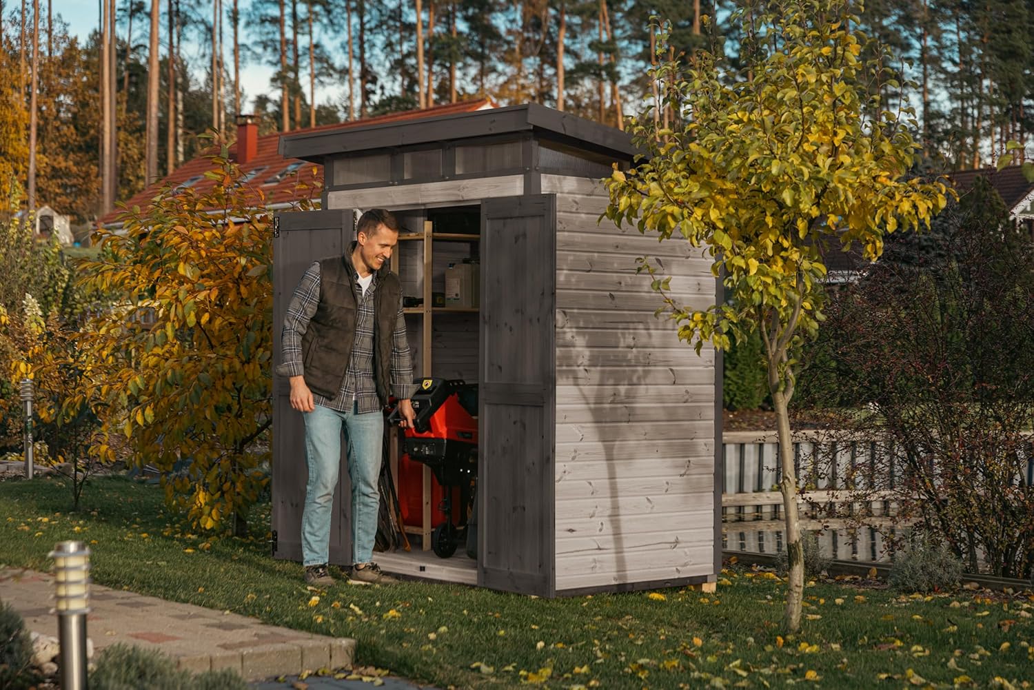 Upyard Abri de Jardin Strongbox M - Robuste Cabane à Outils en Bois avec Fondations Imprégnées et Toit en Plastique Extra-Résistant, 163x127 cm, Gris