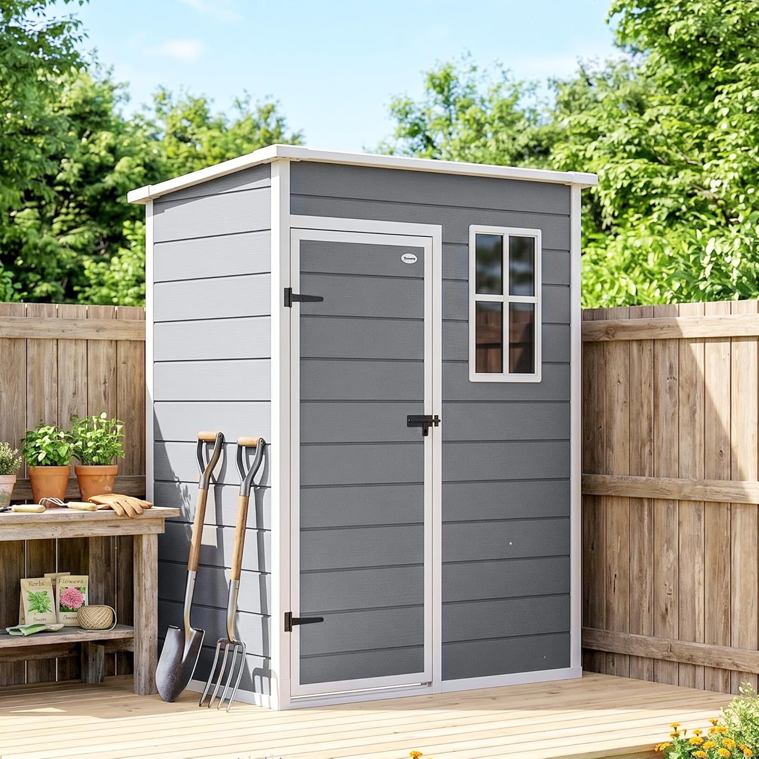Outsunny - Abri de Jardin 1,14 m² - Porte verrouillable, aération et fenêtre - 151Lx92lx193H cm - Plastique, Gris - YJD1