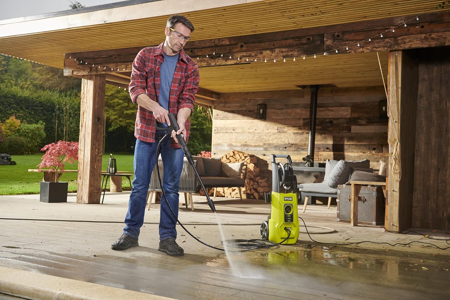 RYOBI - Nettoyeur Haute Pression 1800 W - 140 Bars - 420 L - Flexible 6 m - Enrouleur - réservoir détergent intégré - Lance Vario & Turbo - Brosse Multi-Surfaces - Brosse rotative - RY140PWA-P