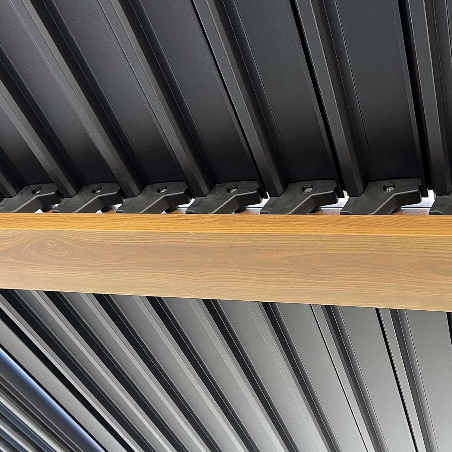 Outsunny - pergola bioclimatique aluminium 3x4m, lames orientables, noir effet bois