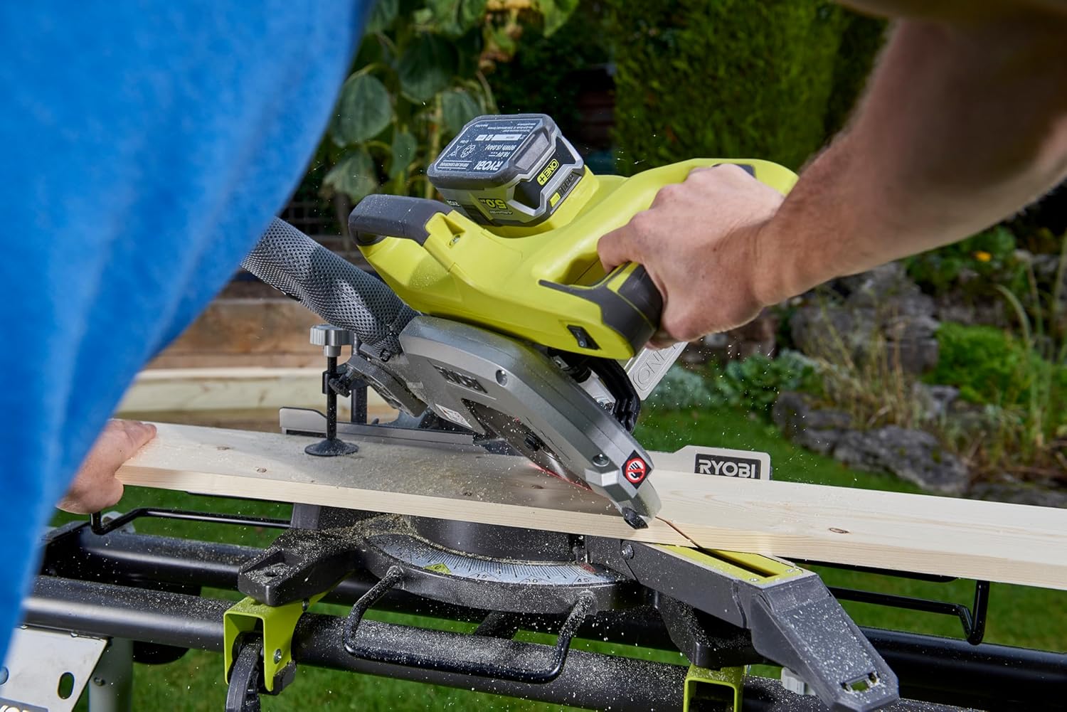RYOBI - Scie à Onglet Radiale Sans Fil 18V ONE+ R18MS216-0 – Lame Ø216 mm 48 dents, Coupe Précise, Guidage Laser, Idéale Bois, Plinthes, Parquets – Batterie Non Incluse