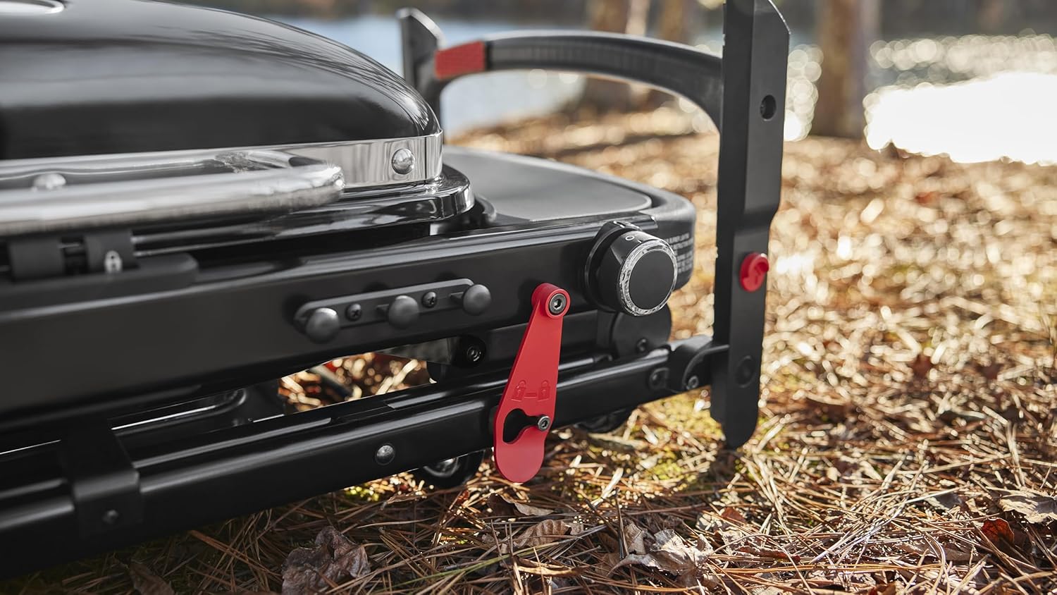 Weber Traveler Compact barbecue à gaz/design pliable et portable avec roues, verrouillage automatique du couvercle et thermomètre intégré, 1 brûleur, surface de cuisson 52 x 36 cm, noir