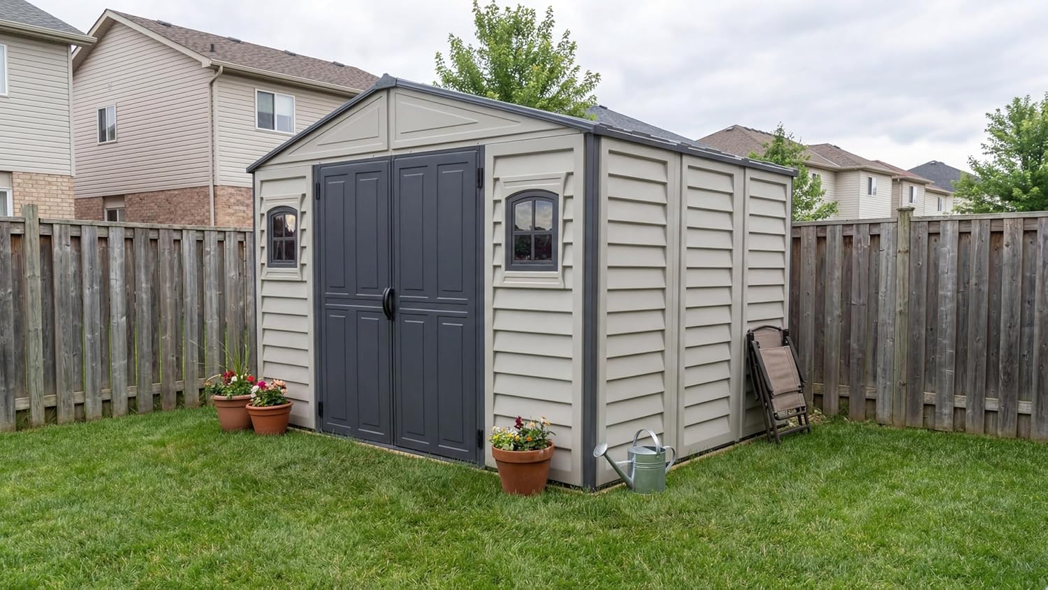 Abri de jardin Duramax WoodBridge II PLUS - 10.5 x 8 (7.64 m²) - Plastique, kit fondation, 2 fenêtres, toit métal, sans 