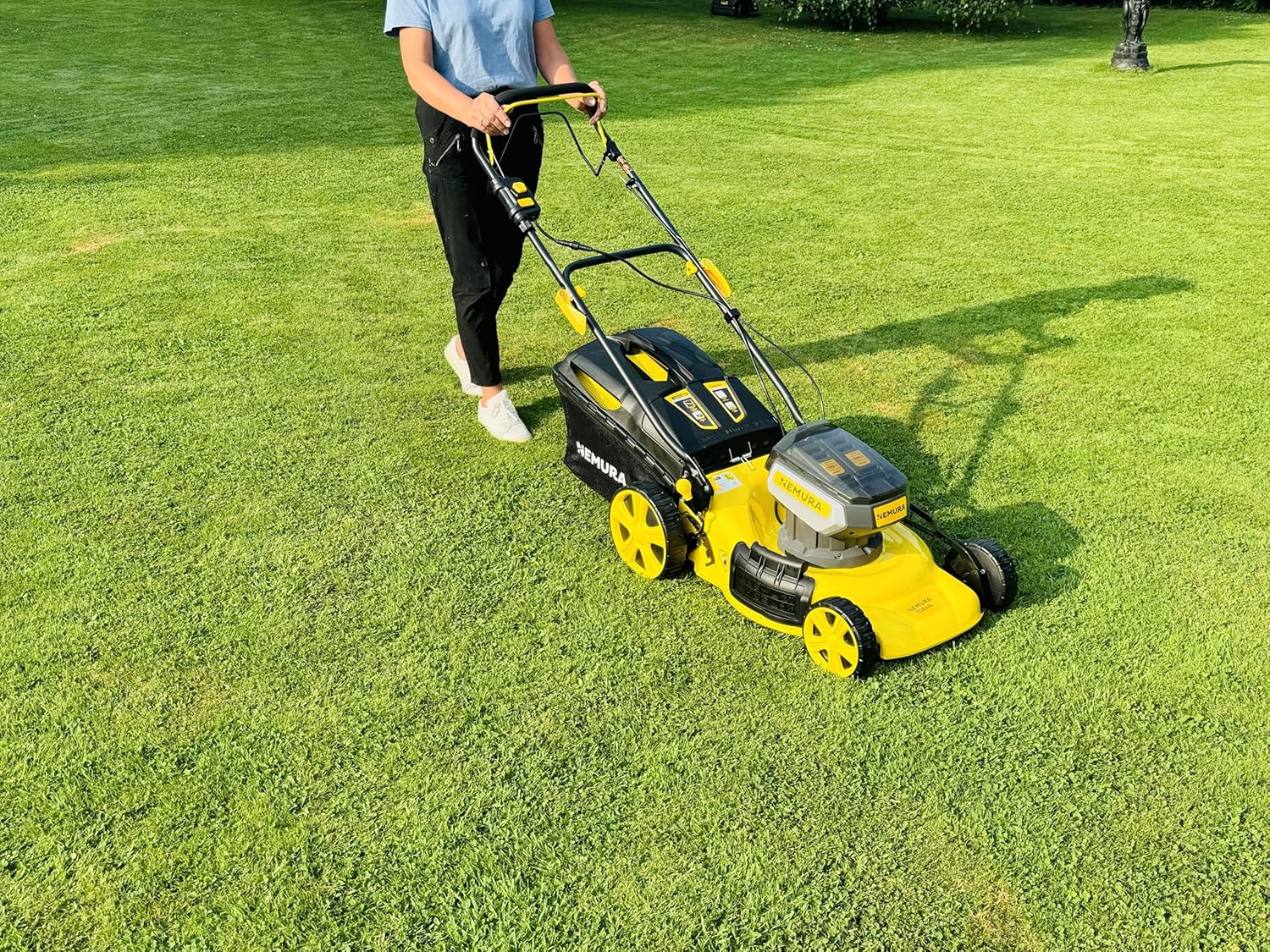 Nemura - Tondeuse autotractée 46cm 80V, 4 batteries 4Ah, mulching