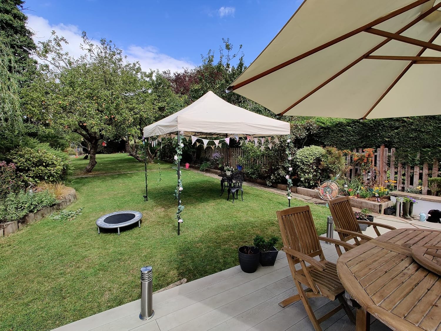 All Seasons Gazebos | Tonnelle Pliante 3x3m | Matériaux Robustes, Entièrement Étanches et de Haute Qualité (Beige)