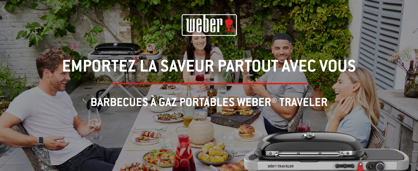 Le texte se lit comme suit : « WEBER » et « EMPORTEZ LA SAVEUR PARTOUT AVEC VOUS BARBECUE À GAZ PORTABLES WEBER TRAVELER ». Scène de repas en plein air avec grill portable.