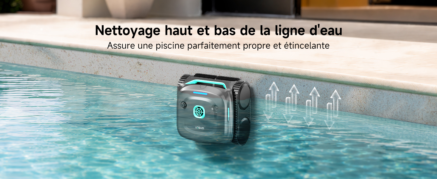 Le texte indique « Nettoyage haut et bas de la ligne d'eau » et « Offre une piscine parfaitement propre et étincelante ». Robot de nettoyage de piscine compact bleu/vert affiché au bord de la piscine, près de la ligne de flottaison, avec illustration de la couverture de nettoyage.