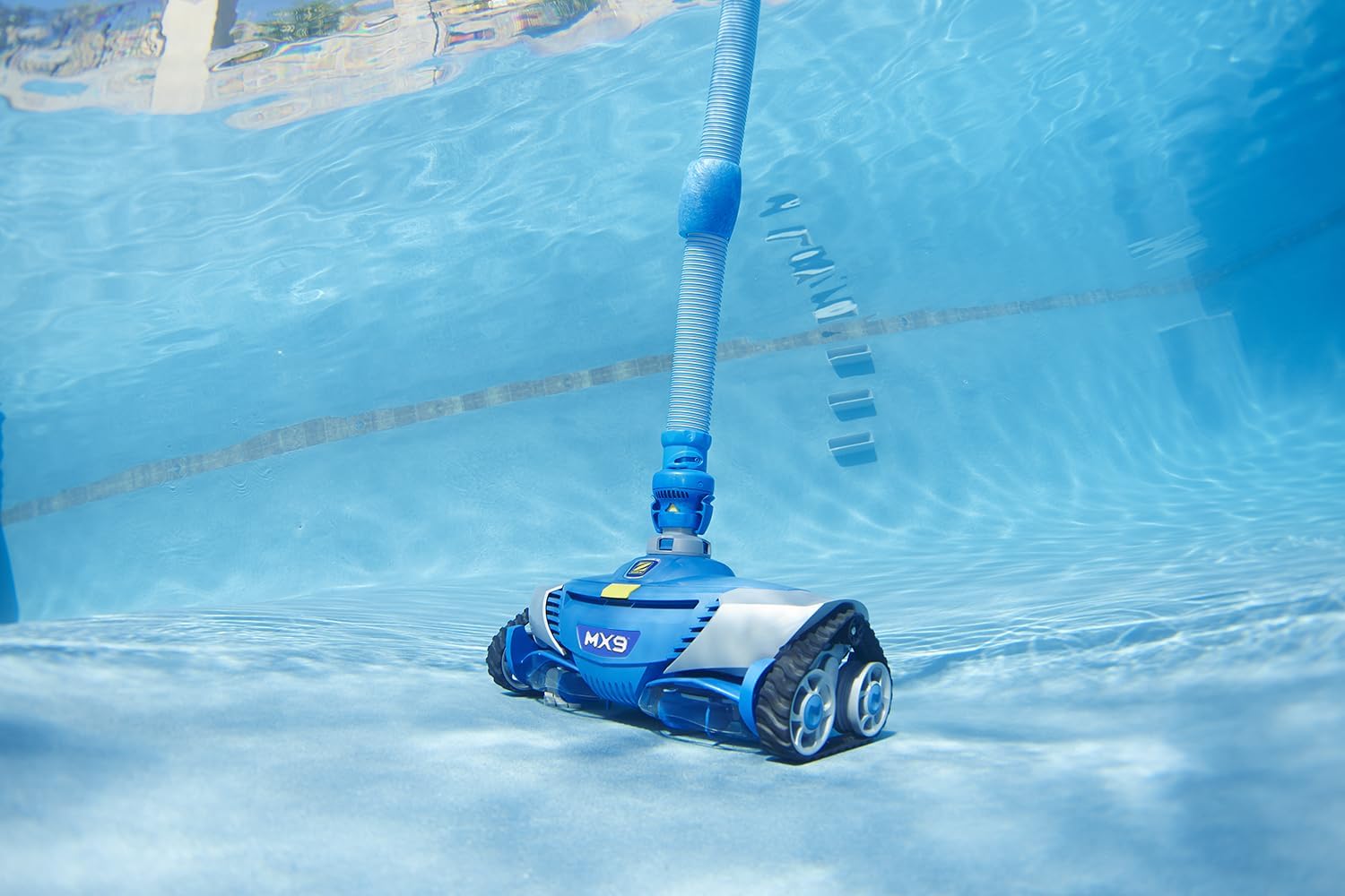 Zodiac MX9 WS000033 - Nettoyeur Automatique pour piscines jusqu'à 12x6 m. Piscines enterrées ou Hors Sol à parois rigides. Brossage cyclonique. Système de Traction par Courroies. Nettoie Fond, parois