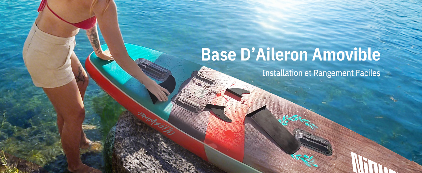 Le texte indique « Base D'Aileron Amovible » et « Hydrophore.ne/Produits.html ». Les jambes de la personne sont visibles dans l'eau à proximité d'un kayak rouge ou d'un petit bateau.