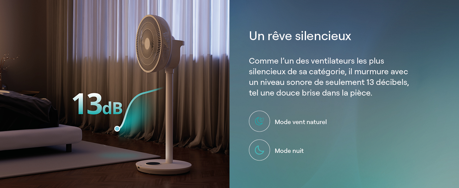 Le texte se lit comme suit : « Un film intéressant ». Scène intérieure avec un fauteuil bleu sarcelle, un lampadaire et une fenêtre montrant un paysage urbain nocturne ; semble être une imagerie promotionnelle ou de placement de produit.
