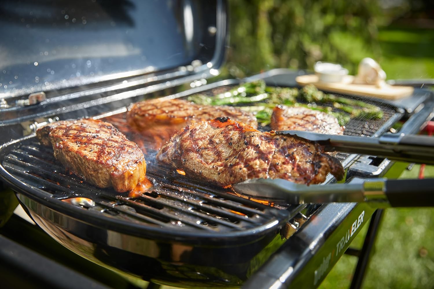 Weber - Traveler - 111 cm - barbecue pliable portable, 2065 cm², 1 brûleur