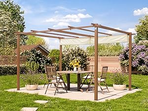 Structure de pergola en bois avec revêtement en tissu blanc dans un jardin, avec mobilier de salle à manger d'extérieur sur un patio en pierre.