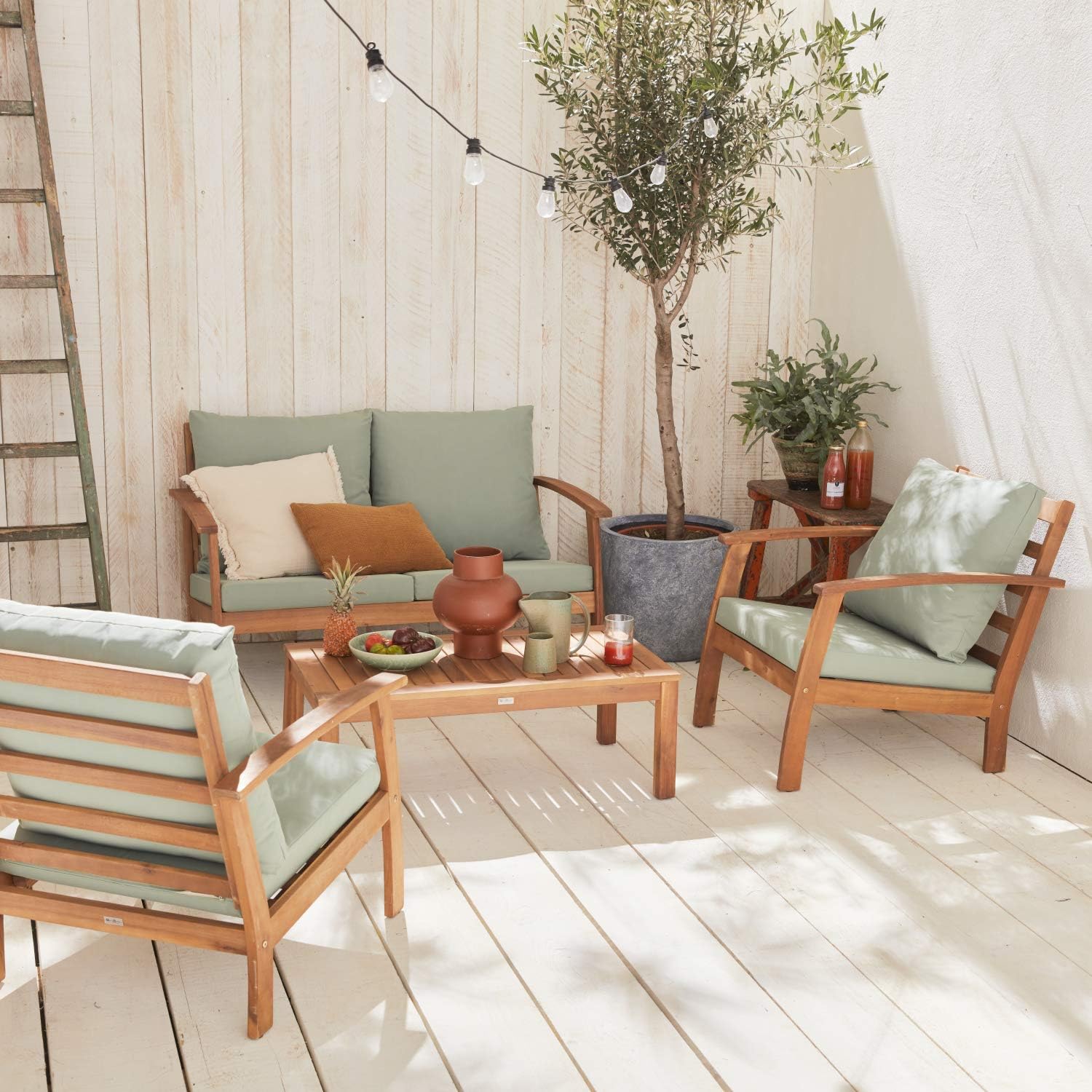 Alice's Garden - Ushuaïa - Salon de jardin bois 4 places, coussins verts, canapé, fauteuils, table basse