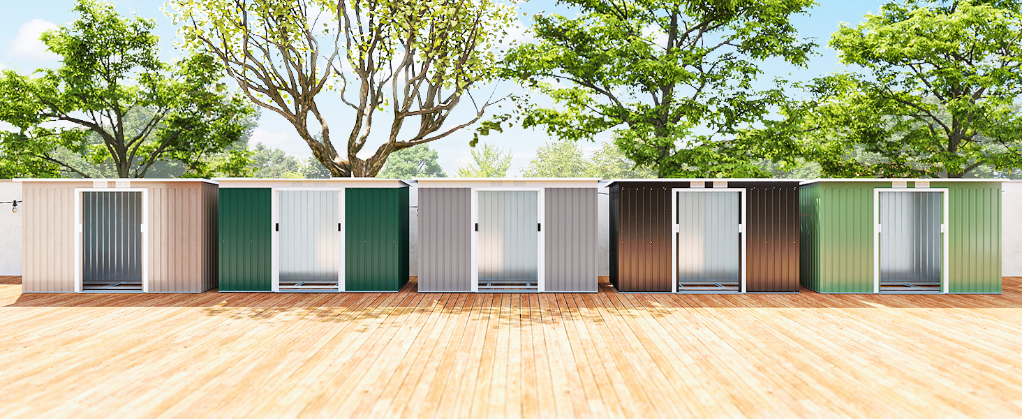 Image extérieure panoramique montrant une rangée de portes de garage colorées ou d'unités de rangement sur fond d'arbres et de ciel.