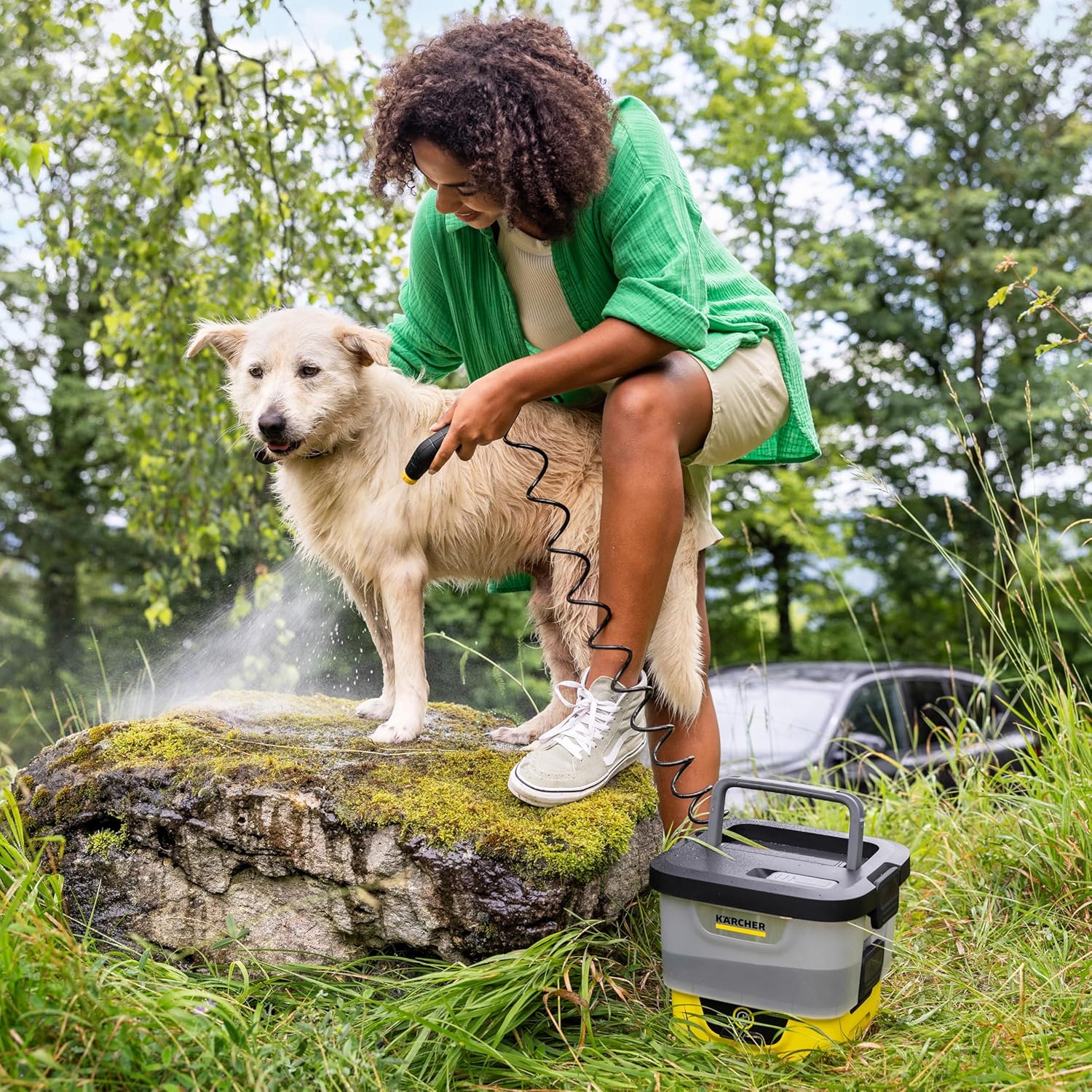 Kärcher Mobile Outdoor Cleaner OC 4 + Pet Kit, débit : 2 l/Min, Poids : 3,1 kg, réservoir d'eau : 8 l, Batterie Lithium-ION, Tuyau spiralé, Filtre pour Appareil, buse à Jet Conique/Plat