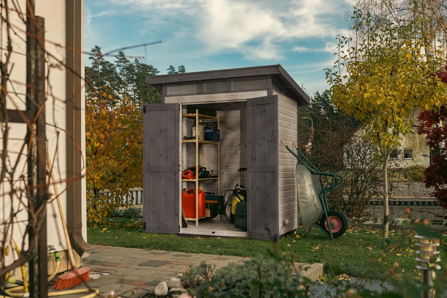 Upyard Abri de Jardin Strongbox M - Robuste Cabane à Outils en Bois avec Fondations Imprégnées et Toit en Plastique Extra-Résistant, 163x127 cm, Gris