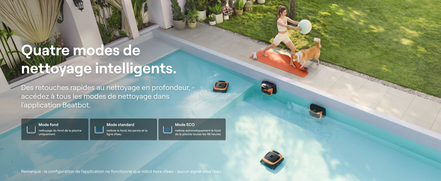 Le texte indique « Quatre modes de » et « nettoyage intelligent ». Plusieurs vues d'un robot nettoyeur de piscine naviguant et nettoyant différentes zones d'une piscine.