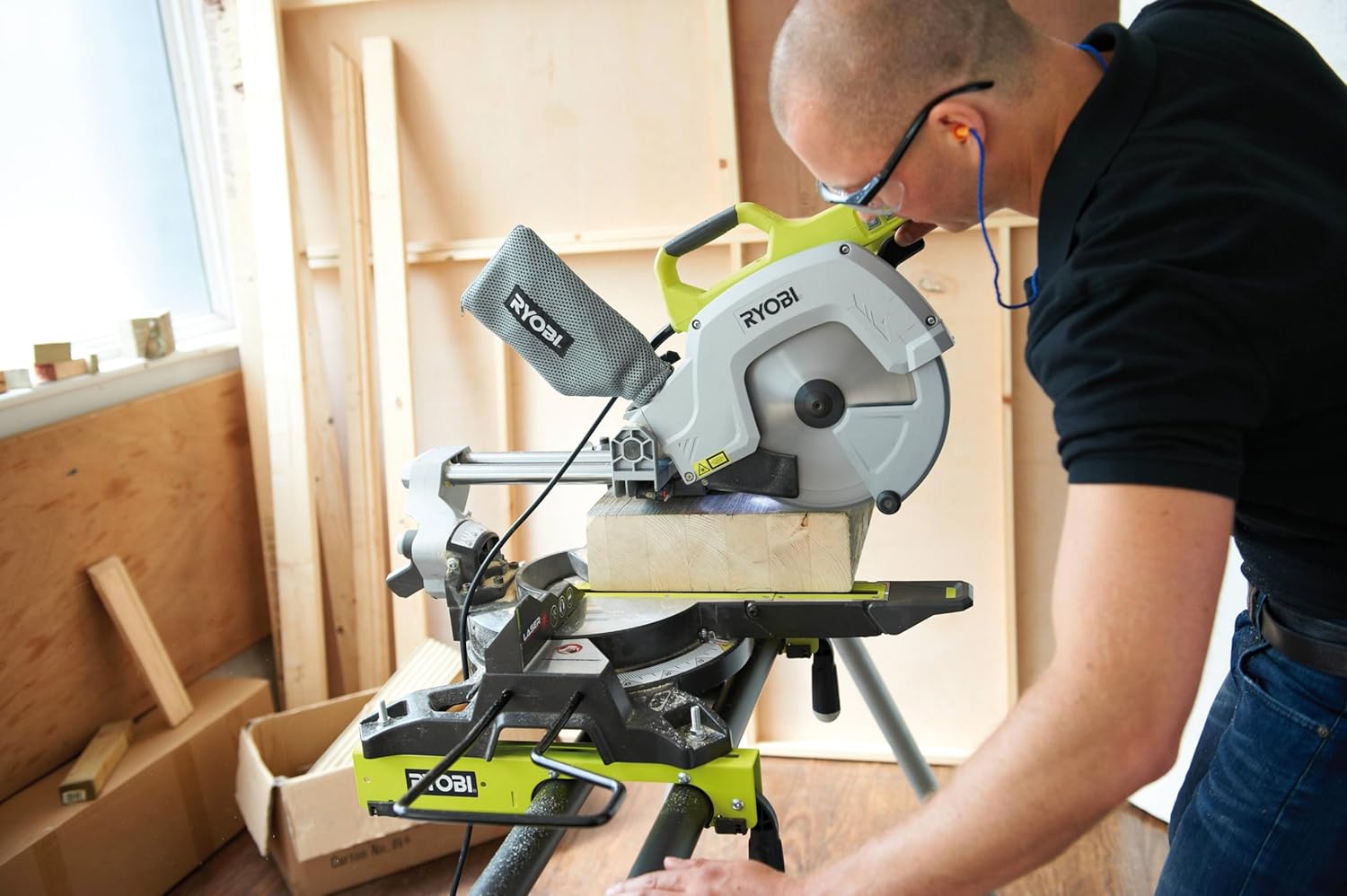 RYOBI - Scie à Onglets 2000W EMS254L – Lame Ø254mm 48 dents, Laser, Guide Équerre, Coupes Précises Bois et PVC, Table aluminium surfacée et Réglages Multiples