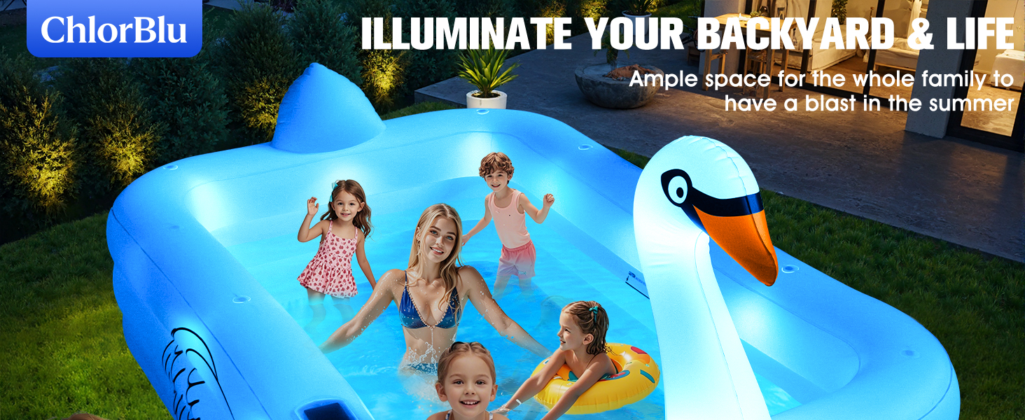 Le texte indique « ChlorBlu » et « ILLUMINEZ VOTRE JARDIN ET VOTRE VIE ». Flotteur de piscine gonflable bleu avec éclairage LED brillant, enfants jouant à l'intérieur, jardin nocturne avec lumières décoratives.