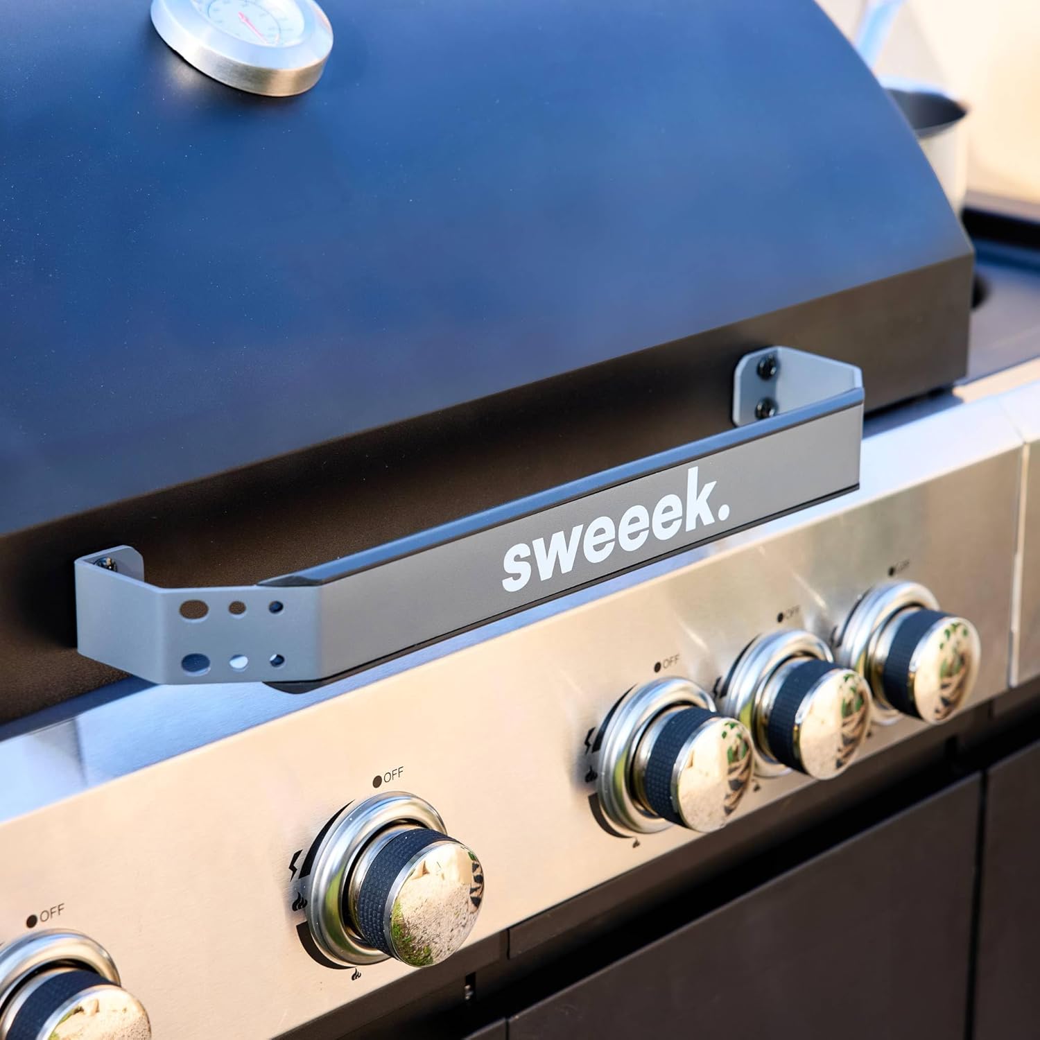 sweeek - Maxim barbecue gaz 4 brûleurs, 145,5x61,5x143,5cm, thermomètre, récupérateur, grille chauffante