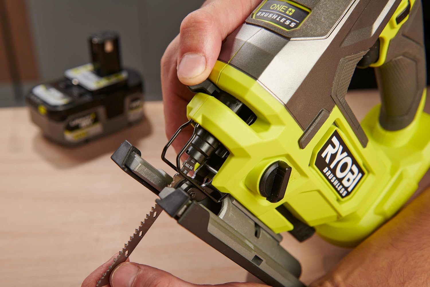 Ryobi - Scie sauteuse brushless 18V, design champignon, coupes courbes précises - RJS18BL-0