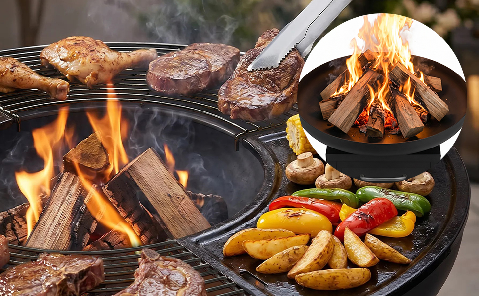 Des ustensiles de cuisine en fonte placés sur un feu de camp extérieur, montrant une poêle avec des pommes de terre sautées et des légumes, et un four hollandais rond avec couvercle en feu, démontrant la capacité de cuisson en extérieur.