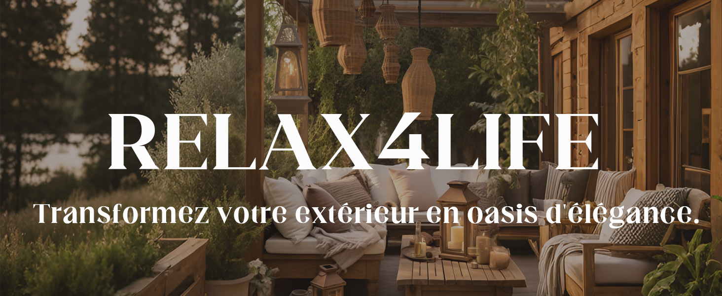 Le texte se lit comme suit : « RELAX4LIFE » « transformez votre extérieur en oasis d'élégance ». Aménagement de mobilier de patio extérieur en milieu naturel.