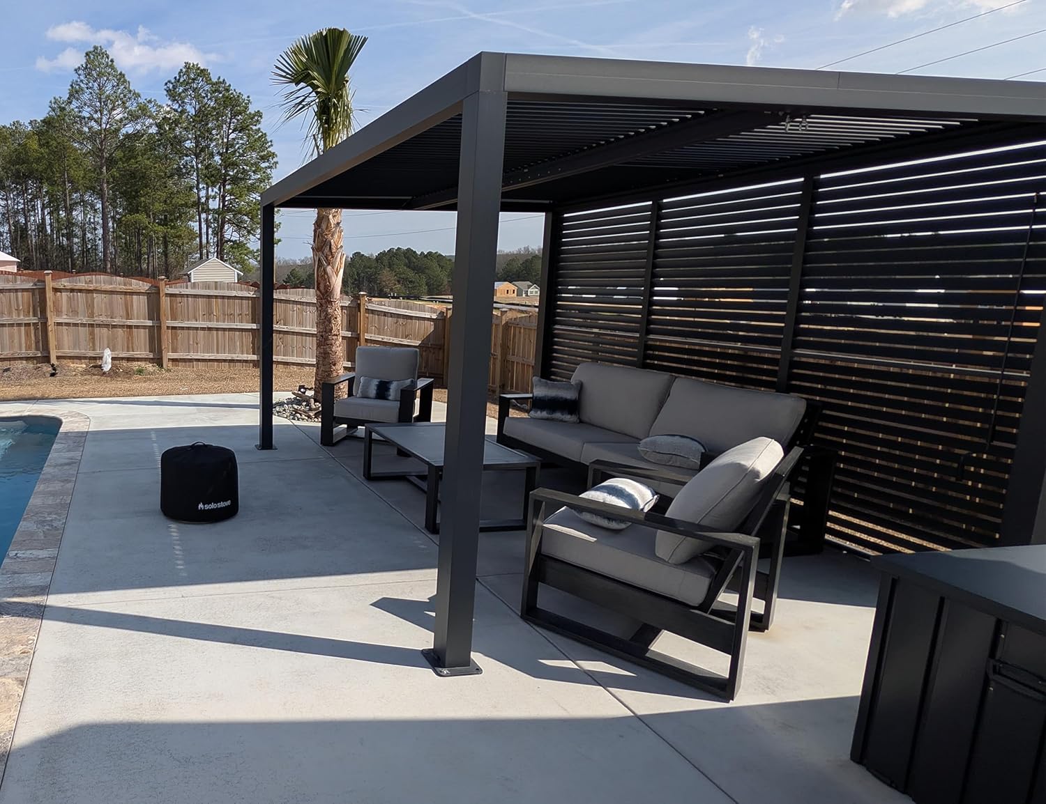 PURPLE LEAF - Pergola bioclimatique - 4,24x3m - aluminium, persienne fixe, lames orientables