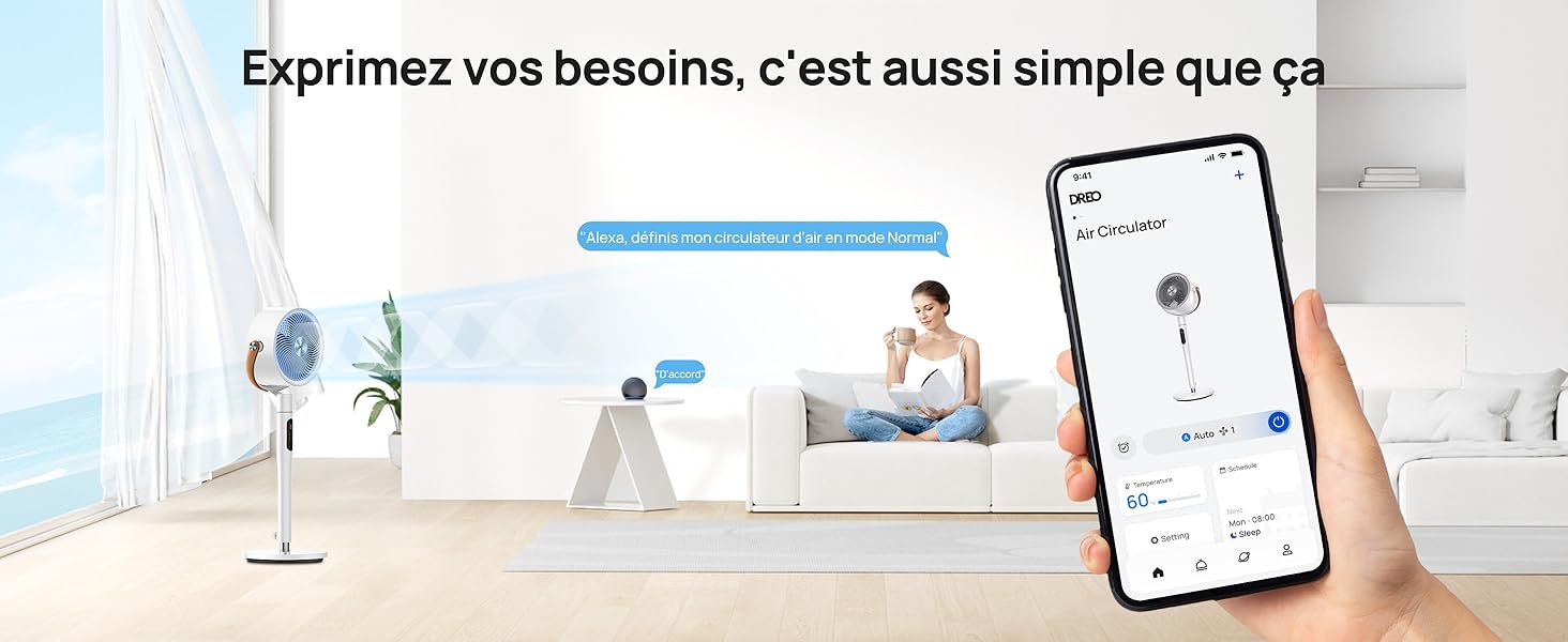 avec ventilateur, application pour smartphone et personne sur le canapé. Le téléphone affiche l'interface de commande du ventilateur dans un salon lumineux.