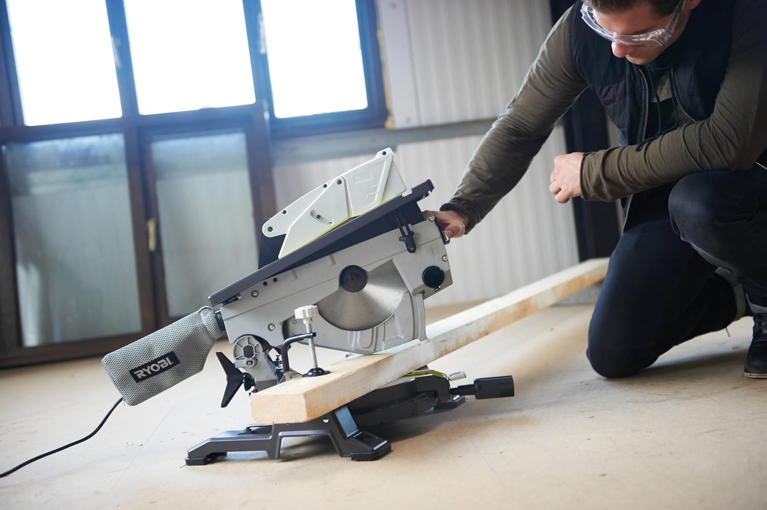 RYOBI - Scie Radiale sur Table RTMS1800-G – Moteur 1800W, Fonction 2-en-1, Lame Ø254mm 48 dents, Idéale Découpe Bois, Lambris, Plinthes et Plan de Travail